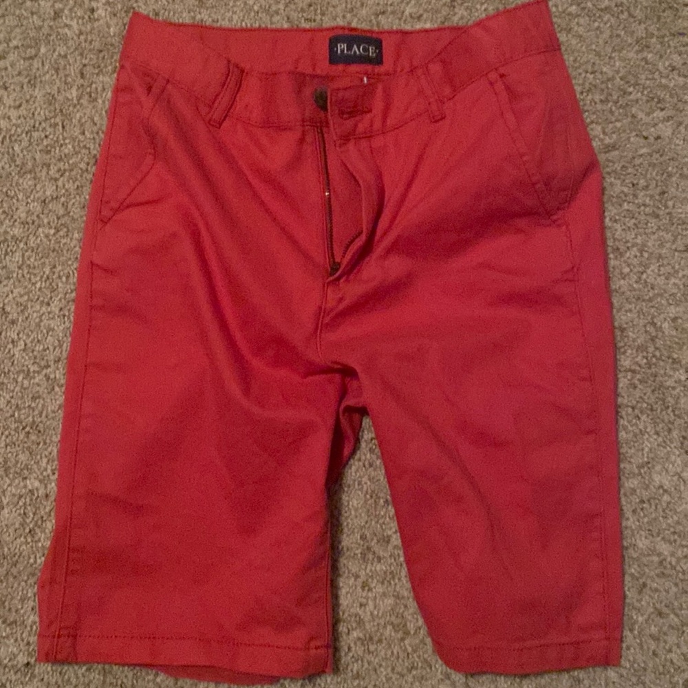 Size 12 boys khaki shorts. Never worn.